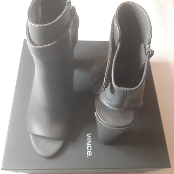 Vince Leather Block Heel Peep Toe Ankle Booties Sz-10 - Picture 3 of 15
